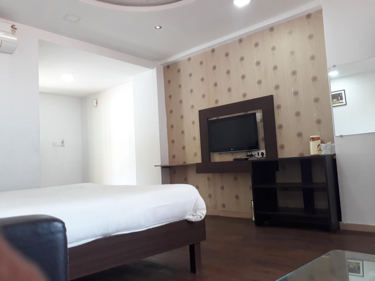Hotel Sea Rock Villa Daman Exterior photo