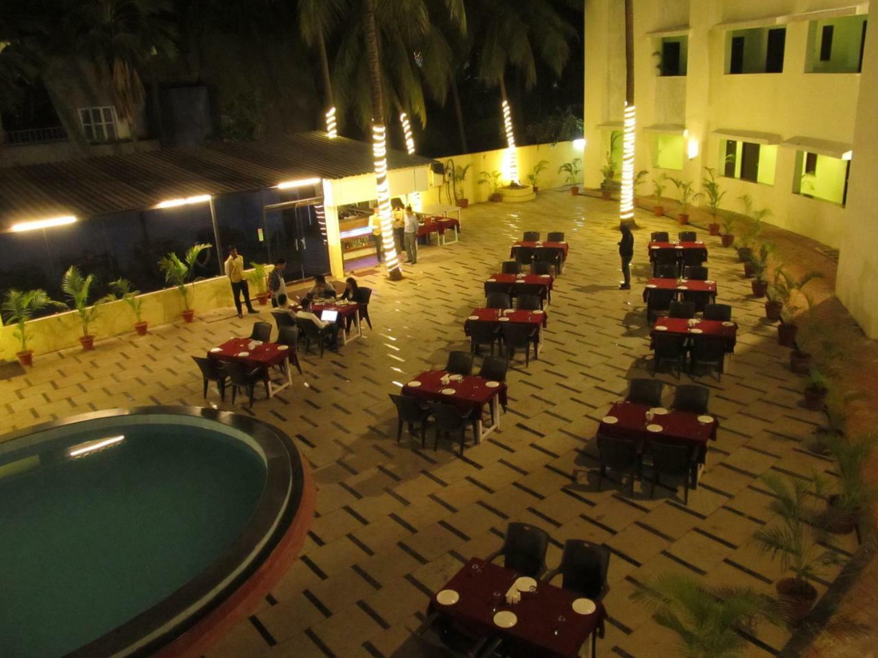 Hotel Sea Rock Villa Daman Exterior photo