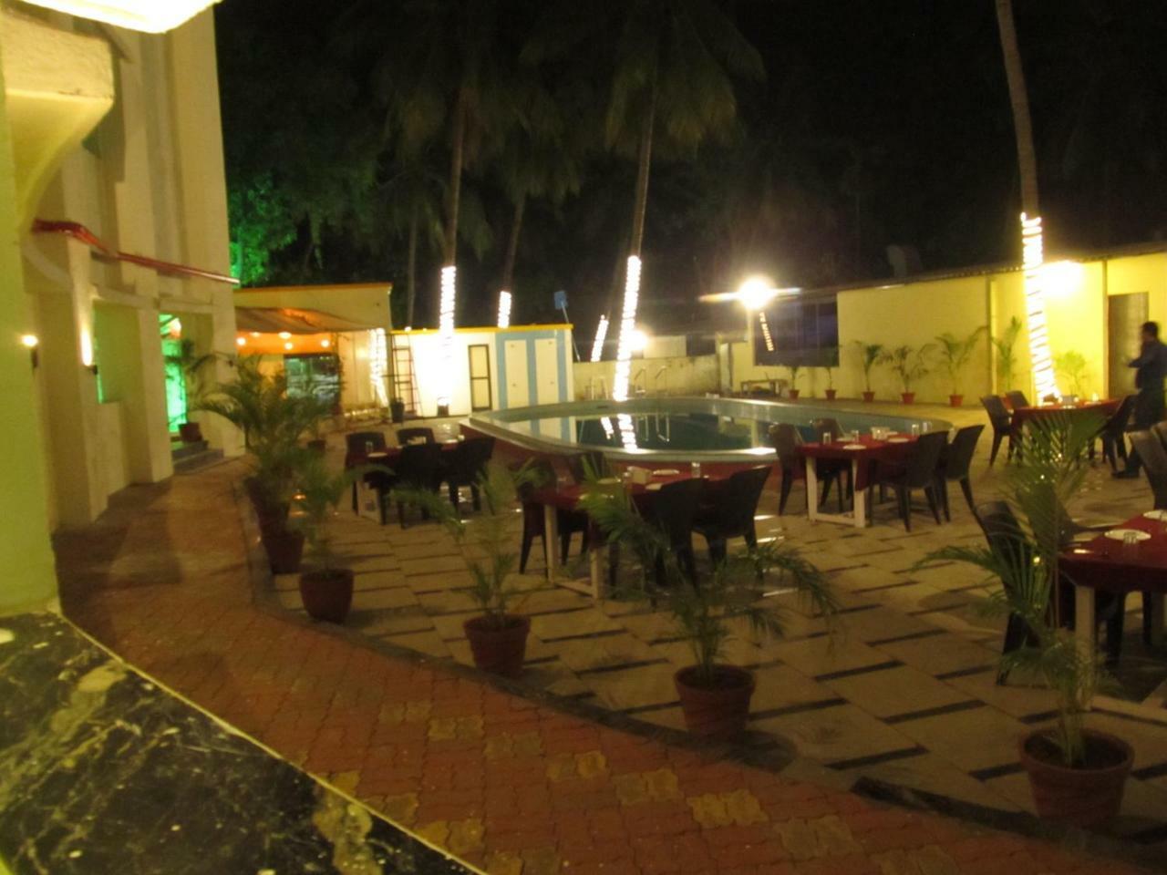 Hotel Sea Rock Villa Daman Exterior photo