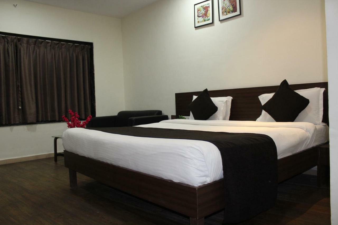 Hotel Sea Rock Villa Daman Exterior photo