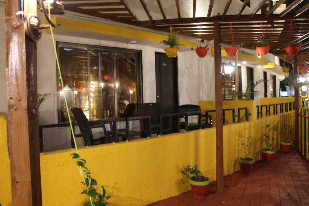 Hotel Sea Rock Villa Daman Exterior photo