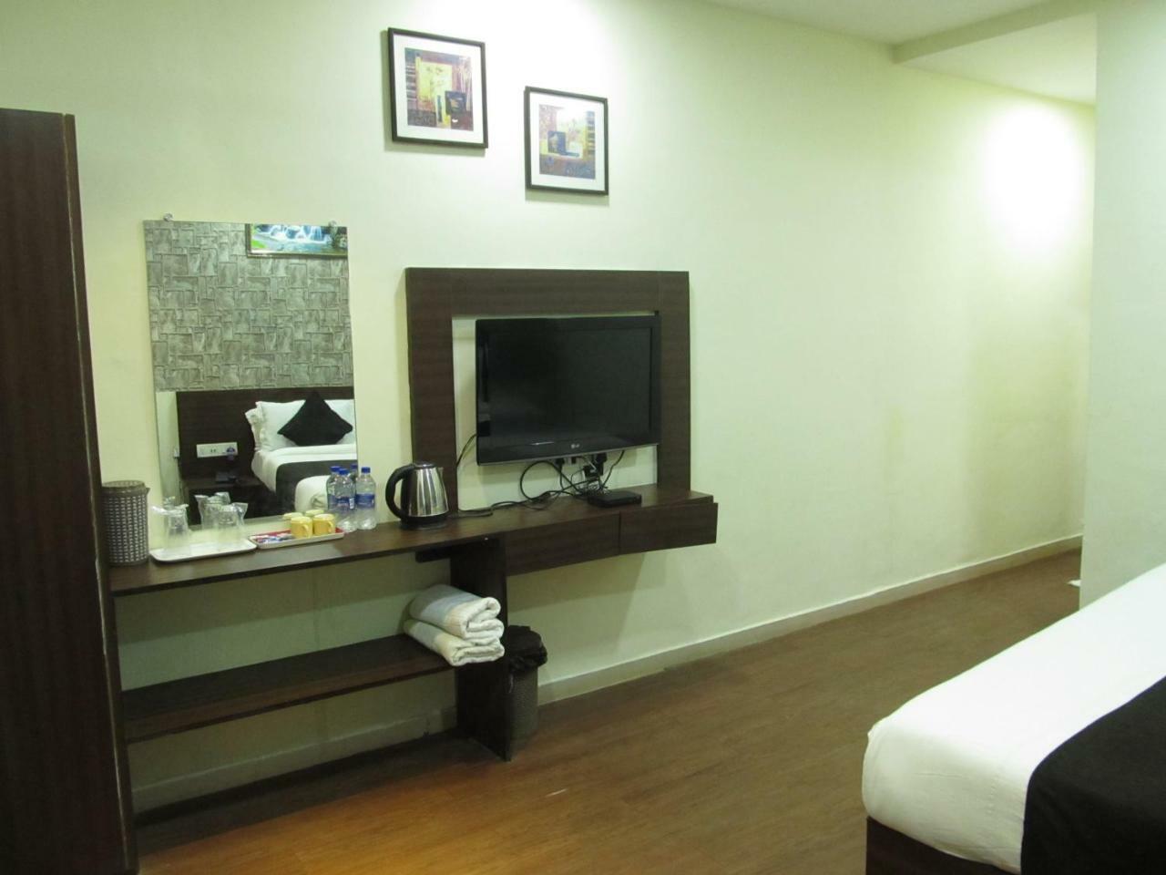 Hotel Sea Rock Villa Daman Exterior photo